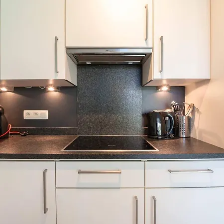 Beautiful 2br With Wonderful Garden Apartment *