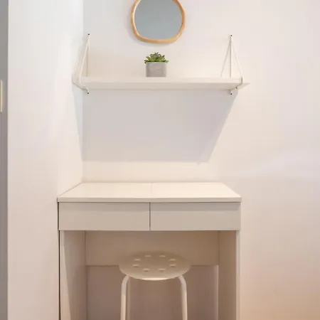 Beautiful 2br With Wonderful Garden Apartment *